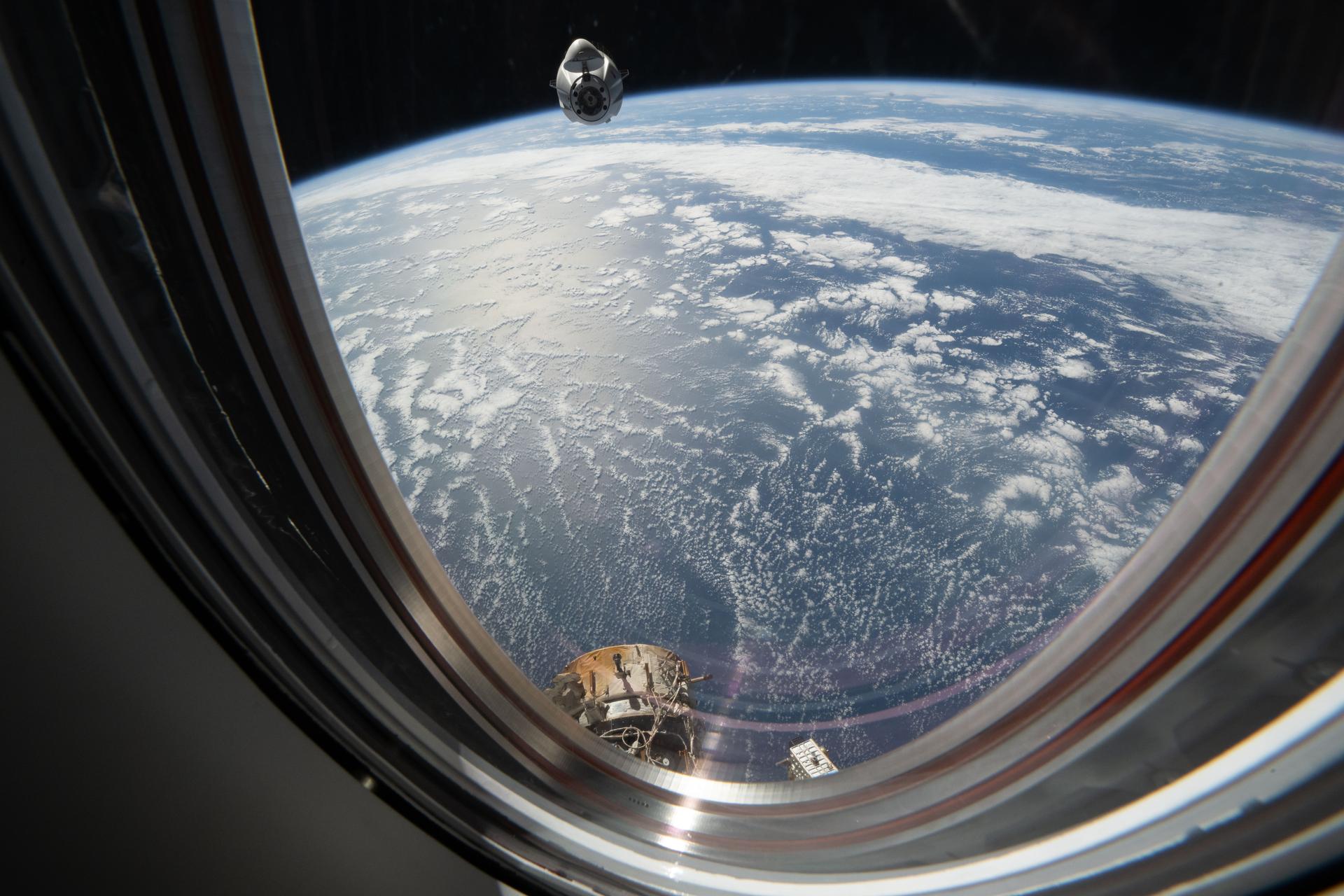 A SpaceX Dragon cargo spacecraft approaches the International Space Station's forward port on the Harmoy module as both spacecraft orbited 262 miles above the North Atlantic Ocean.