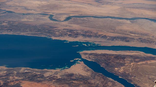 NASA image: The Nile River, next to the Red Sea, winds through Egypt