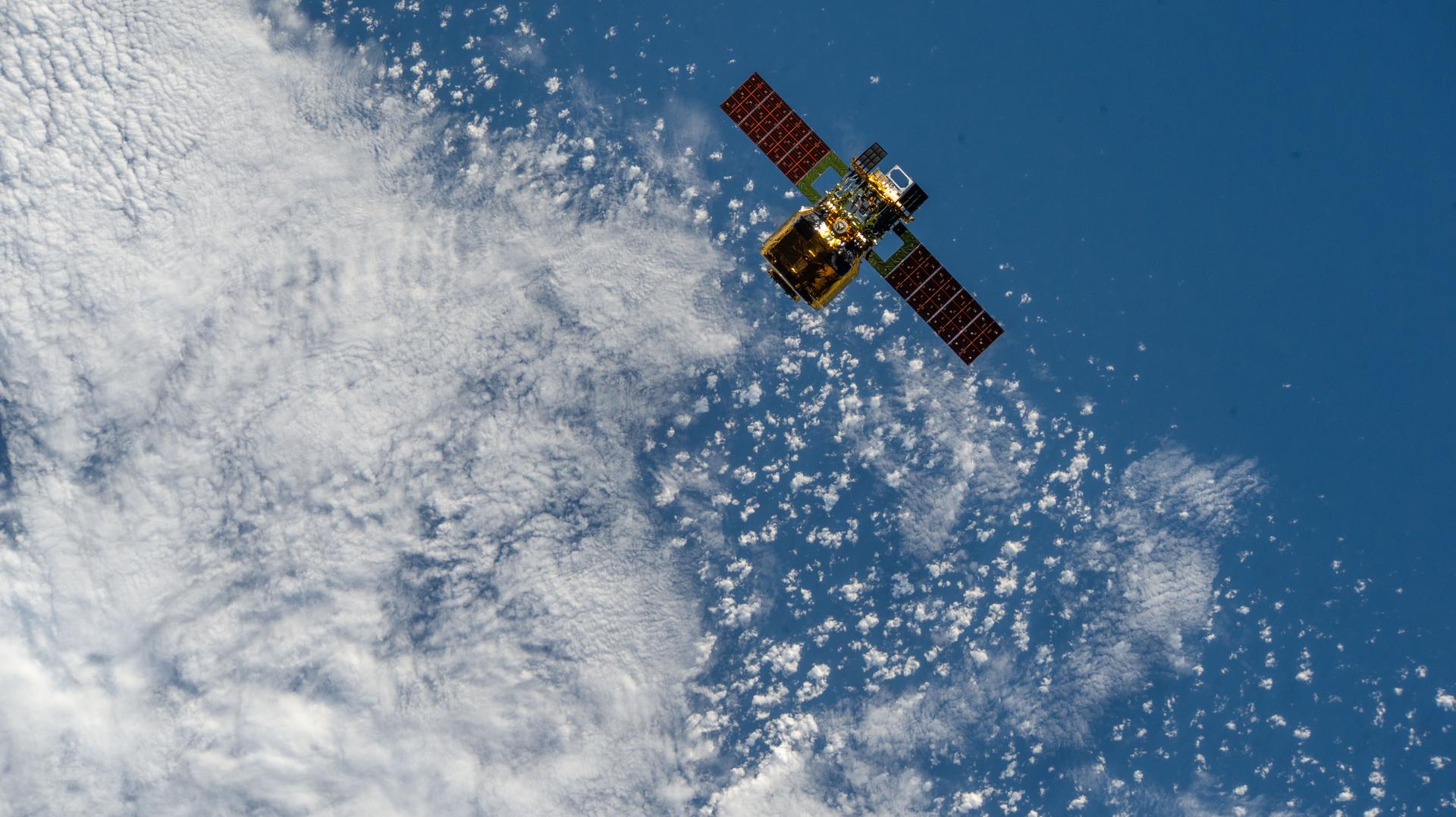 The new HTV-X1 cargo spacecraft from JAXA (Japan Aerospace Exploration Agency), carrying about 12,800 pounds of science, supplies, and hardware for the Expedition 73 crew, slowly approaches the International Space Station 262 miles above Earth.