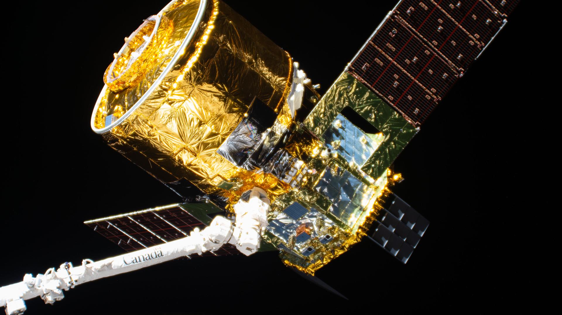 iss073e0988464 (Oct. 29, 2025) --- The new HTV-X1 cargo spacecraft from JAXA (Japan Aerospace Exploration Agency), carrying about 12,800 pounds of science, supplies, and hardware for the Expedition 73 crew, is pictured in the grip of the Canadarm2 robotic arm. JAXA astronaut and Expedition 73 Flight Engineer Kimiya Yui (not pictured) commanded Canadarm2 to gently reach out and capture HTV-X1 when the spacecraft reached a point about 10 meters away from the International Space Station.