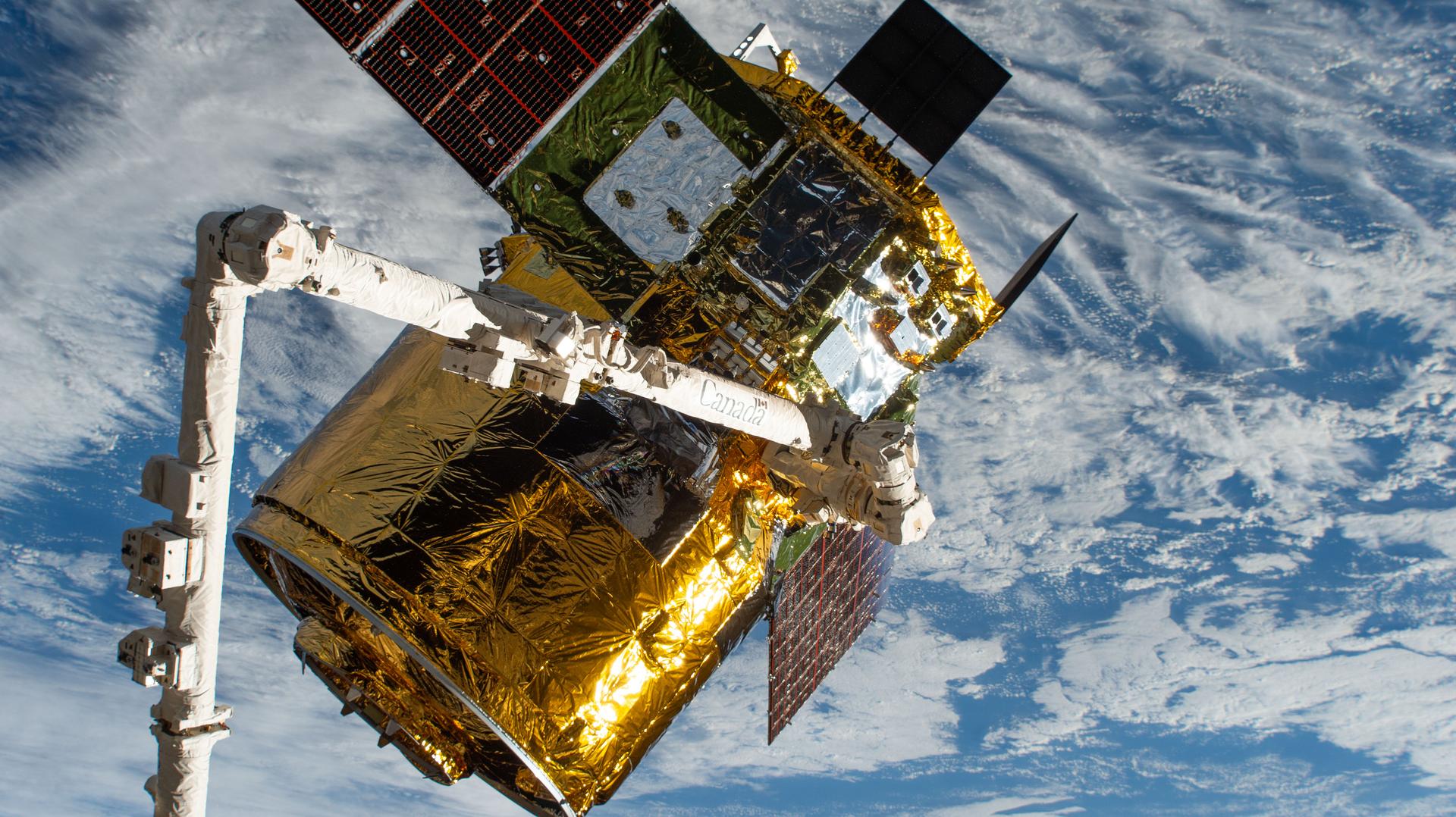 The new HTV-X1 cargo spacecraft from JAXA (Japan Aerospace Exploration Agency), carrying about 12,800 pounds of science, supplies, and hardware for the Expedition 73 crew, is pictured in the grip of the Canadarm2 robotic arm. JAXA astronaut and Expedition 73 Flight Engineer Kimiya Yui (not pictured) commanded Canadarm2 to gently reach out and capture HTV-X1 when the spacecraft reached a point about 10 meters away from the International Space Station.