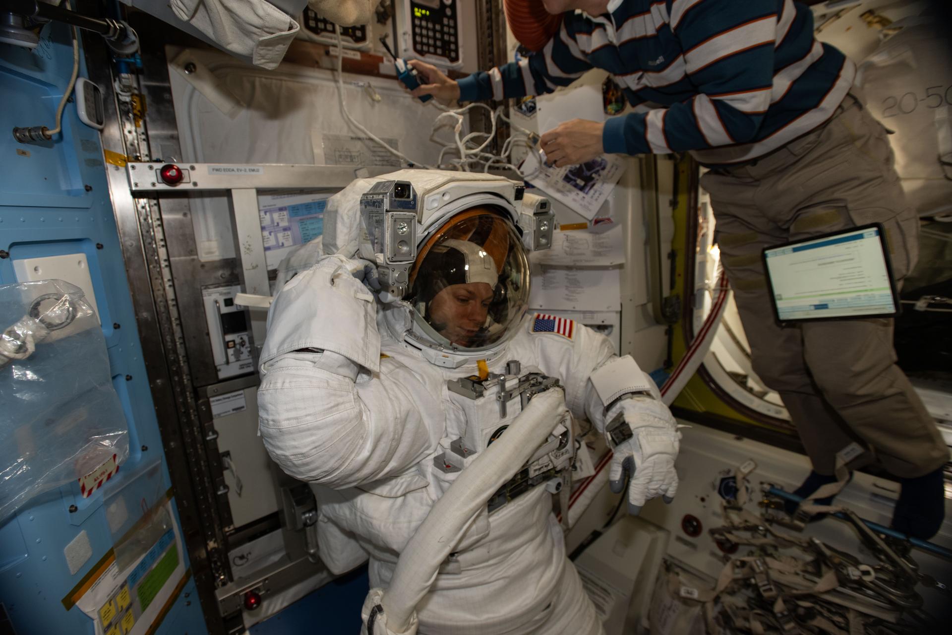 Life Science Fills Day as Expedition 74 Nears Thursday Spacewalk
