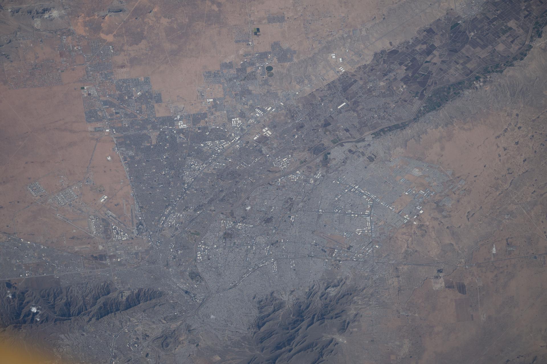El Paso, Texas, and Ciudad Juárez, Chihuahua, Mexico, are home to a combined population of over 2.4 million people. The Rio Grande River marks the boundary between the two nations. The International Space Station was orbiting 260 miles above North America when this photograph was taken.