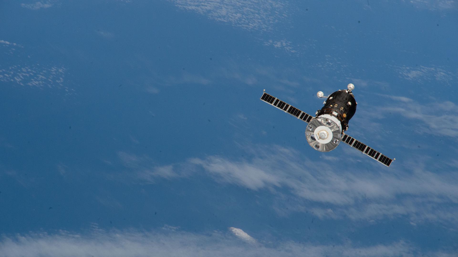 iss074e0494674 (April 20, 2026) --- The trash-packed Progress 93 cargo spacecraft from Roscosmos departs the International Space Station after seven months docked to the Zvezda service module's aft port. Several hours later, Progress 93 reentered the Earth's atmosphere for a fiery, but safe demise above the South Pacific Ocean. Credit: NASA