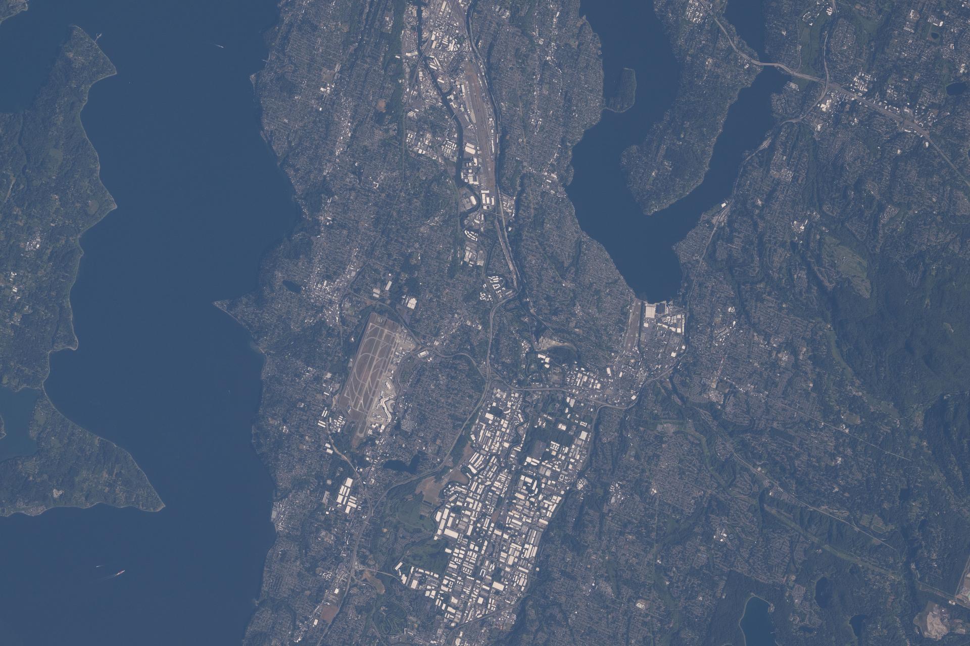 Seattle–Tacoma International Airport (center left), the busiest airport in America’s Pacific Northwest region handling about 52.7 million passengers in 2025, rests in the city of SeaTac, south of Seattle and north of Tacoma in the state of Washington. The International Space Station was orbiting 265 miles above the U.S.–Canadian border at the time of this photograph.