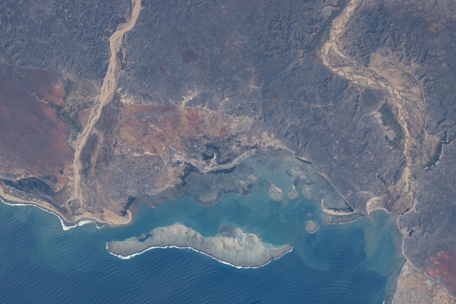 The Fiherenana (left) and Onilahy (right) rivers flow into Madagascar’s Bay of Saint‑Augustin, with sediment forming a large sandbar, or entrance barrier, along the Mozambique Channel. The International Space Station was orbiting 263 miles above the African continent when this photograph was taken.