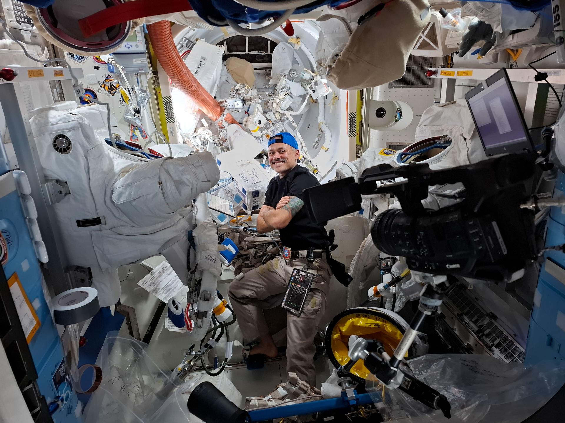 nasa.gov - Crew Studies Advanced Health Tech and Gears Up for Next Crew Swap