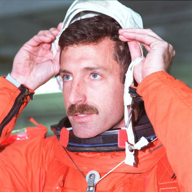 STS-106 crew water survival training