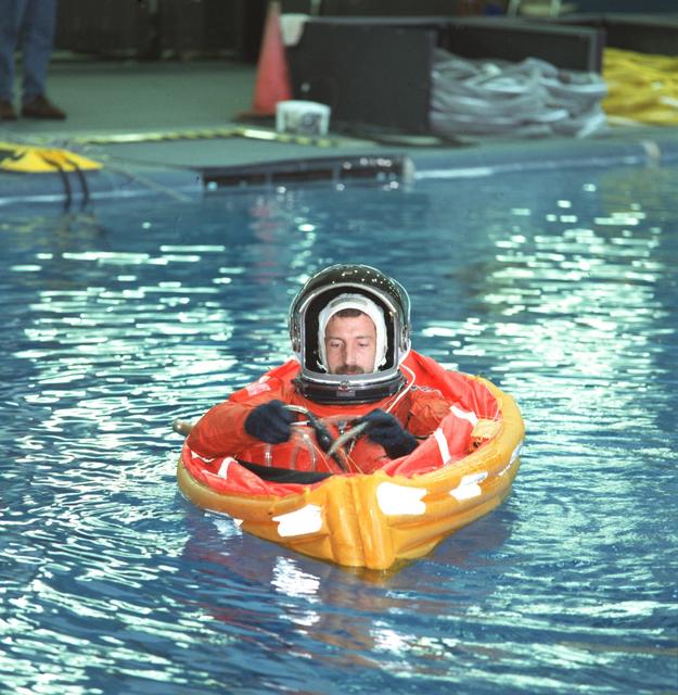 NASA image: STS-106 crew water survival training