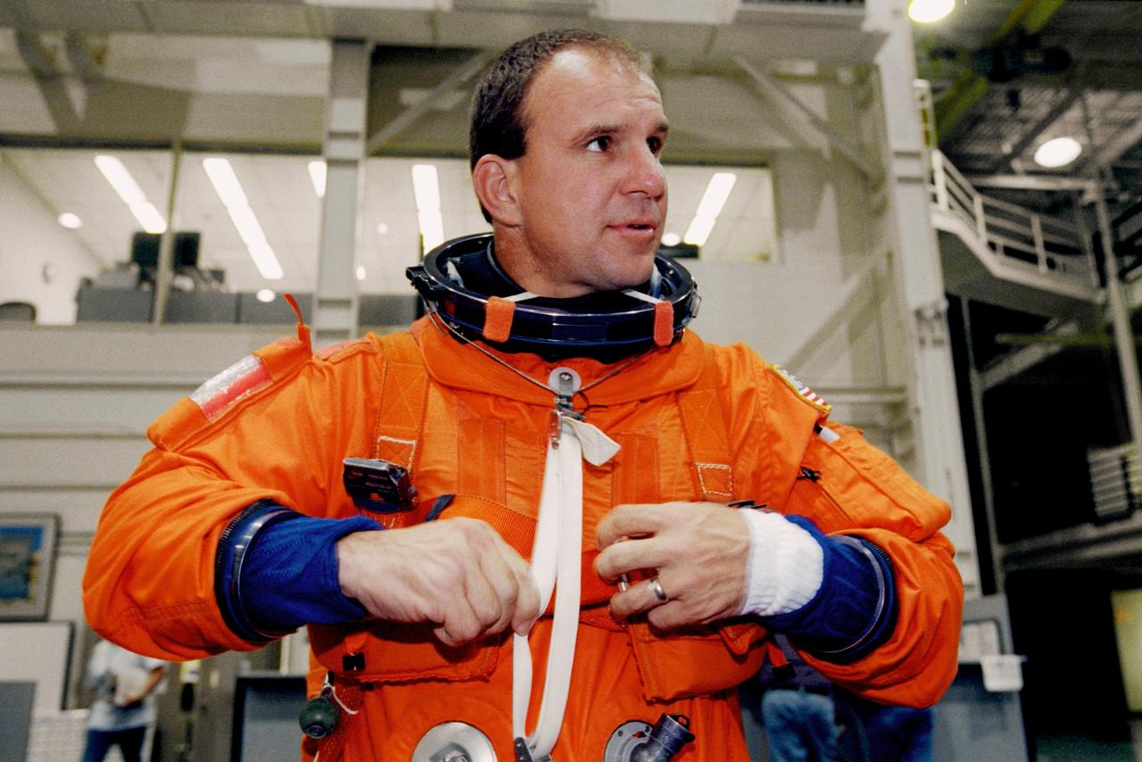 JSC2000-04749 (15 June 2000) --- Astronaut Michael J. Bloomfield, STS-97 pilot, prepares to participate in a 'dry run' of launch countdown procedures in the Systems Integration Facility at the Johnson Space Center (JSC).