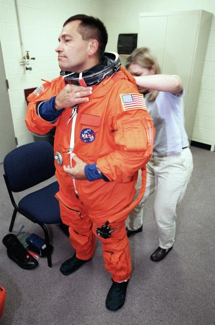 NASA image: STS-97 crew trains in CCT II, building 9