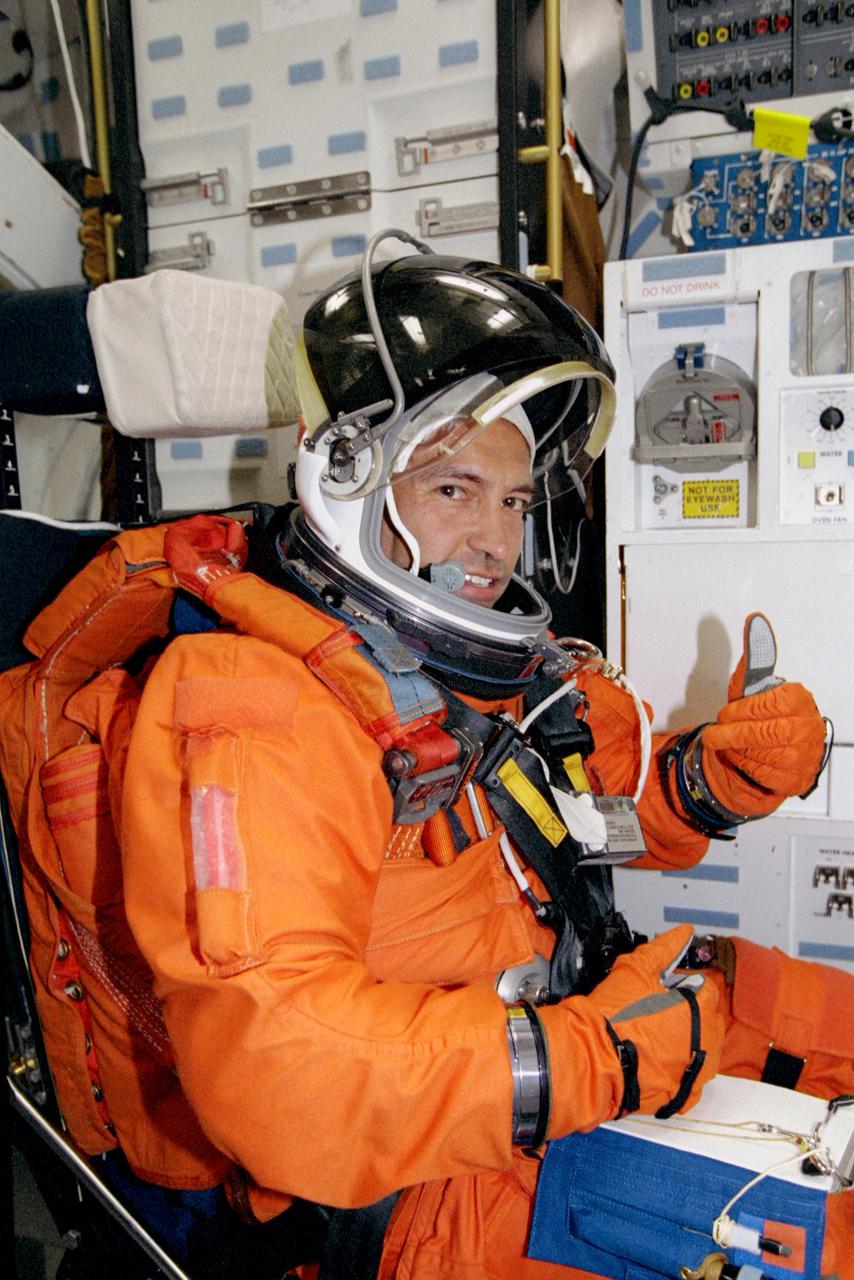 JSC2000-04752 (15 June 2000) --- Positioned in a removable seat on a simulated mid deck, astronaut Carlos I. Noriega, mission specialist, gives the thumbs-up signal during a &quot;dry run&quot; for launch and entry procedures.  The training took place in the Crew Compartment Trainer (CCT-2) in the Johnson Space Center's Systems Integrtion Facility.