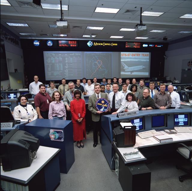 NASA image: STS-97 flight control team in WFCR - JSC - MCC