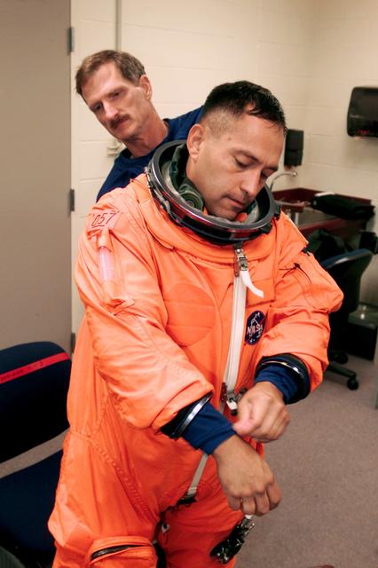 NASA image: STS-97 preflight training in Bldg 9 CCTII
