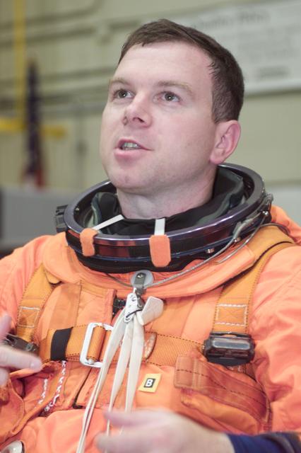 NASA image: STS-102 and Expedition Four bailout training in Building 9NW