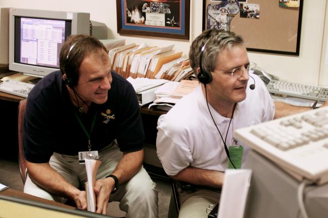 NASA image: STS-97 training in VR lab in Bldg 9C