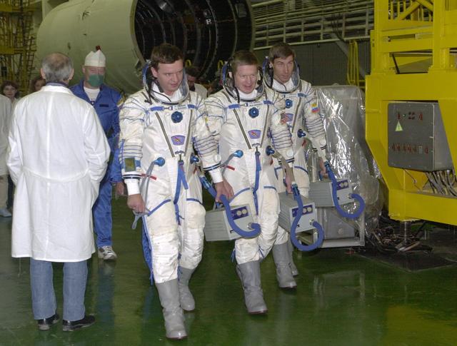 JSC2000-E-27090 (20 October 2000) --- One of the final &quot;dry runs&quot; before the real thing found the Expedition 1 crew members still training for their upcoming mission, about a week-and-half prior to the scheduled Oct. 30 launch. They are, from the left,  Yuri P. Gidzenko, Soyuz commander; William M. (Bill) Shepherd, Expedition 1 commander; and Sergei K. Krikalev, flight engineer.