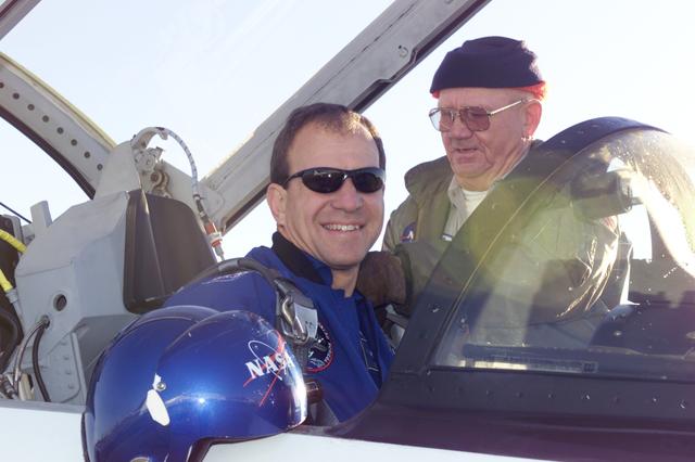 JSC2000-E-29123 (27 November 2000) --- Astronaut Michael J. Bloomfield, STS-97 pilot, is pictured in the cockpit of a NASA T-38 jet trainer at Ellington Field. The five-member crew was minutes away from departure to Florida, where it will continue preparations for launch later this week aboard the Space Shuttle Endeavour.