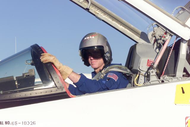 JSC2000-E-29131 (27 November 2000) --- Astronaut Brent W. Jett, Jr., mission commander, is pictured in the cockpit of a NASA T-38 jet trainer at Ellington Field. The five-member STS-97 crew was minutes away from departure to Florida, where it will continue preparations for launch later this week aboard the Space Shuttle Endeavour.