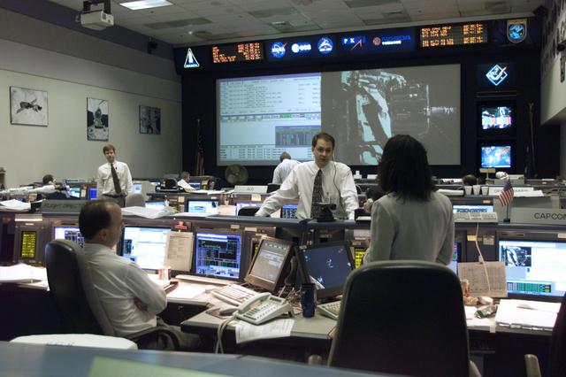 NASA image: STS-105 coverage of Mission Control Center employees in the WFCR & BFCR