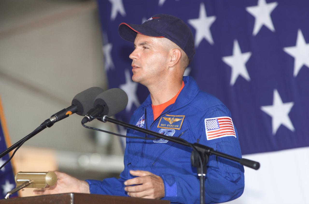 JSC2001-E-25818 (23 August 2001) --- Frederick W. Sturckow, STS-105 pilot, speaks from the podium in Hangar 990 at Ellington Field during the STS-105 and Expedition Two crew return ceremonies. The STS-105 crew delivered the Expedition Three crew and supplies to the International Space Station (ISS) and brought the Expedition Two crew back to Earth.