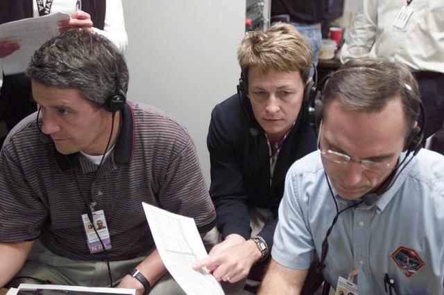 NASA image: STS-111 Training in VR lab with Expedition IV and V Crewmembers