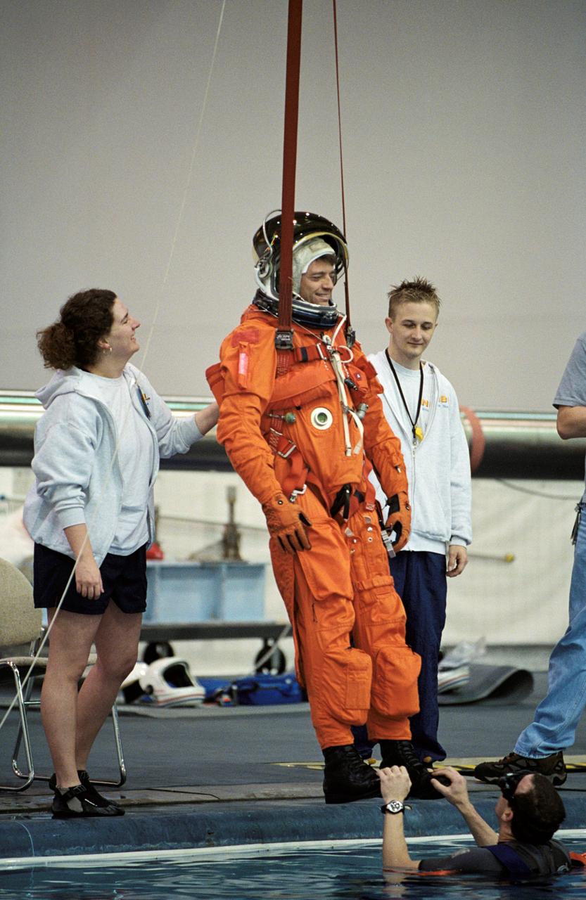 JSC2002-00532 (19 February 2002) --- Astronaut Jeffrey S. Ashby, STS-112 mission commander, simulates a parachute drop into water during an emergency bailout training session at the Neutral Buoyancy Laboratory (NBL) near the Johnson Space Center (JSC). Ashby is attired in a training version of the shuttle launch and entry suit.
