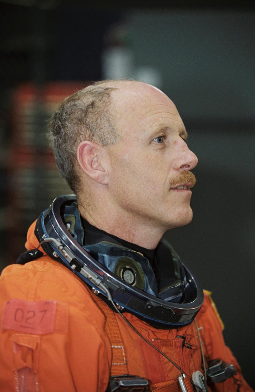 JSC2002-00812 (25 March 2002) --- Astronaut Kenneth D. Bowersox, Expedition Six mission commander, wearing a training version of the full-pressure launch and entry suit, waits for the start of a mission training session in the Space Vehicle Mockup Facility at the Johnson Space Center (JSC).