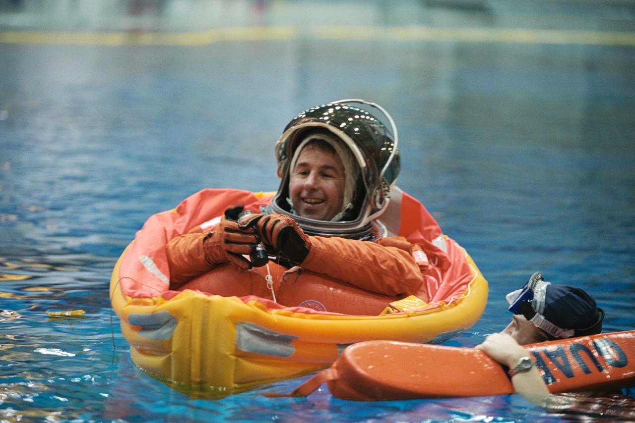 JSC2002-00818 (17 April 2002) --- Astronaut Stephen K. Robinson, STS-114 mission specialist, assisted by divers, floats in a small life raft during an emergency egress training session in the Neutral Buoyancy Laboratory (NBL) near the Johnson Space Center (JSC).