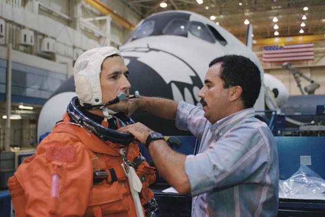 NASA image: Preflight coverage of STS-113 & Expedition Six during PRL ingress training