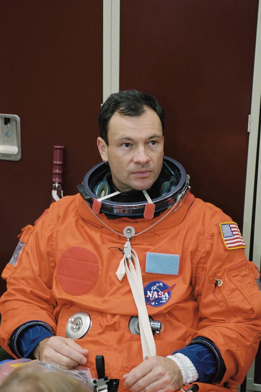 JSC2002-01742 (17 September 2002) --- Astronaut Michael E. Lopez-Alegria, STS-113 mission specialist, awaits the start of a training session in the Space Vehicle Mockup Facility at the Johnson Space Center (JSC).  Lopez-Alegria is wearing a training version of the shuttle launch and entry suit.