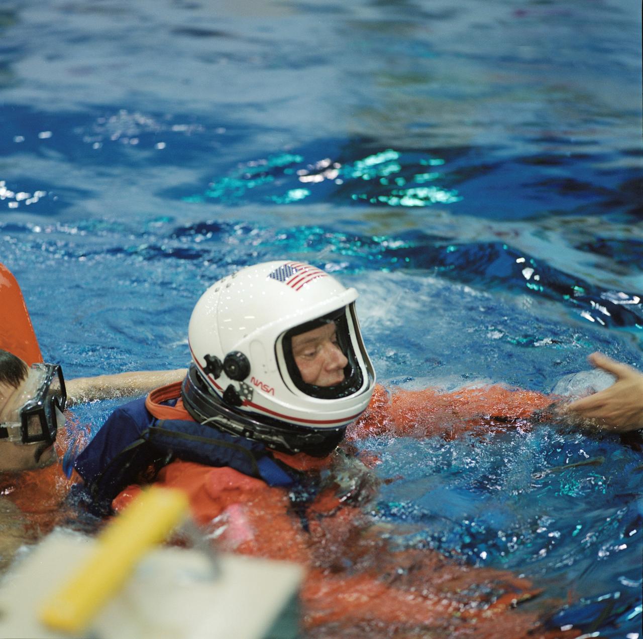 JSC2002-01766 (20 September 2002) --- Astronaut Christer Fuglesang, STS-116 mission specialist, is assisted by divers during an emergency bailout training session in the waters of the Neutral Buoyancy Laboratory (NBL) near the Johnson Space Center (JSC). Fuglesang, who represents the European Space Agency (ESA), is attired in a training version of the shuttle launch and entry suit.