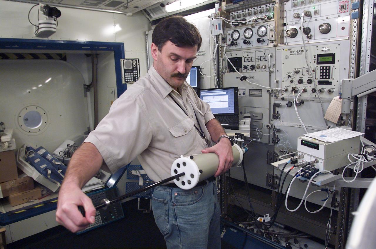 JSC2002-E-04266 (25 January 2002) --- Cosmonaut Alexander Kaleri, Expedition Five back-up crewmember representing Rosaviakosmos, participates in Pulmonary Function in Flight (PuFF) nominal operations training in the International Space Station (ISS) Destiny laboratory mockup/trainer at the Johnson Space Center&#0146;s Space Vehicle Mockup Facility.