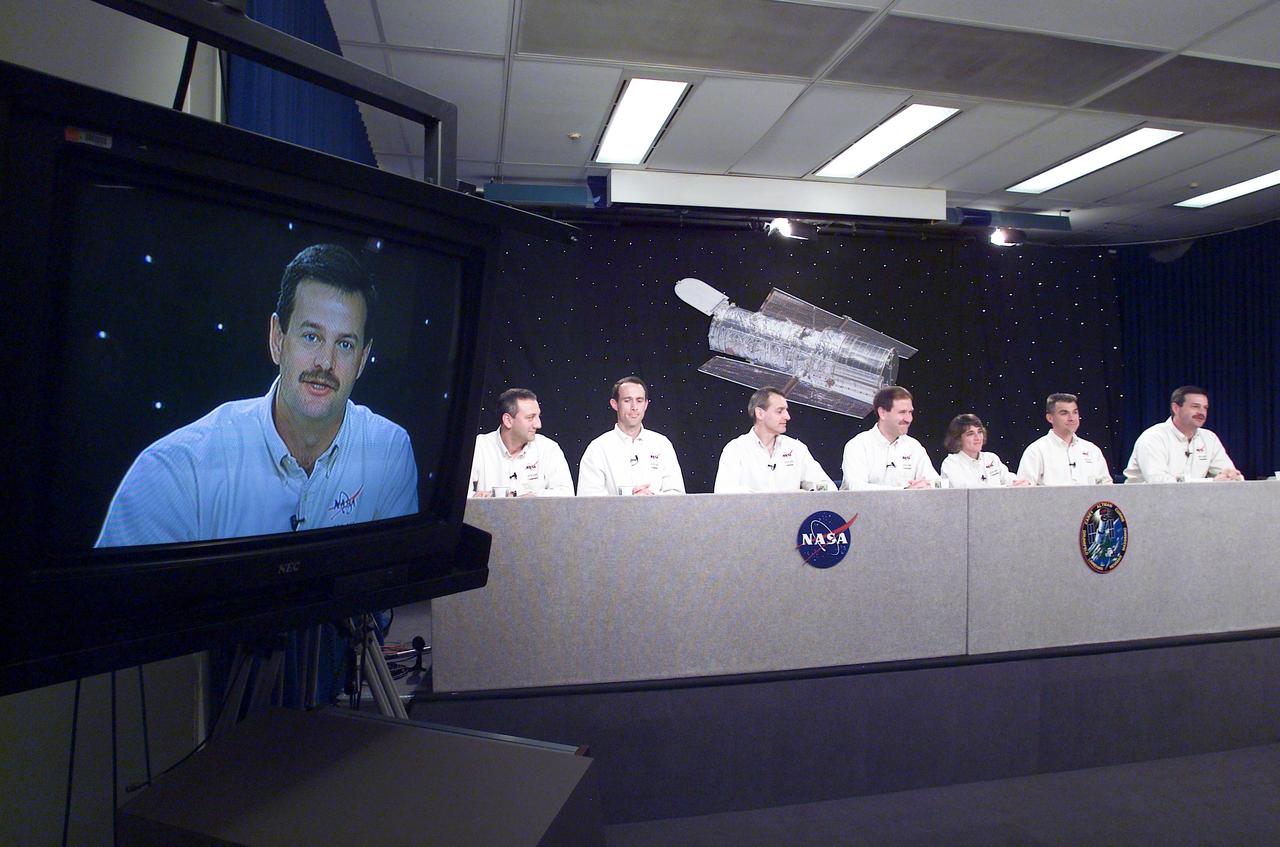 JSC2002-E-05106 (15 February 2002) --- A close-up image of astronaut Scott D. Altman, STS-109 mission commander, shows on a nearby television monitor during a pre-flight press conference at Johnson Space Center (JSC). The entire crew can be seen in the background.