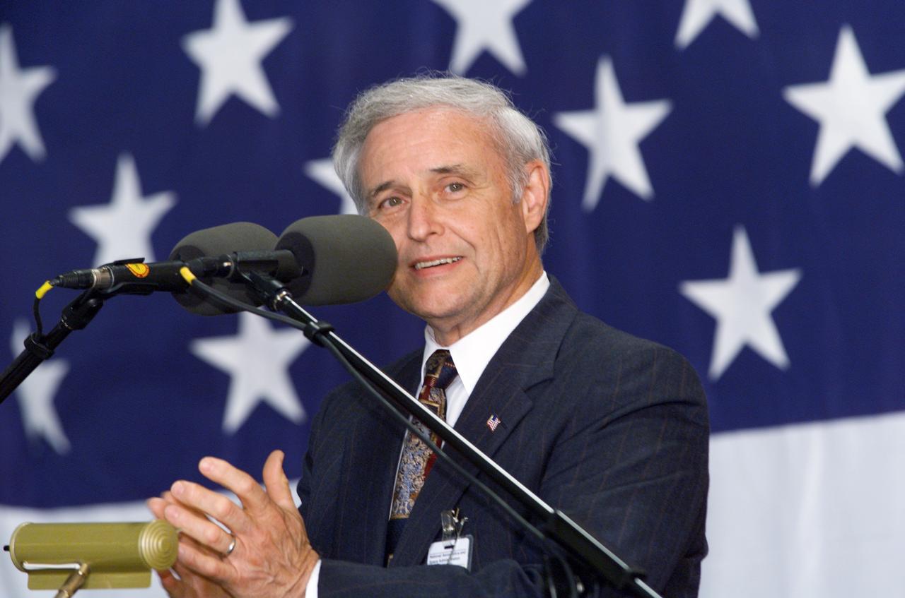 JSC2002-E-09336 (13 March 2002 ) --- Johnson Space Center’s (JSC) Acting Director Roy S. Estess speaks from the lectern in Hangar 990 at Ellington Field during the STS-109 crew return ceremonies.