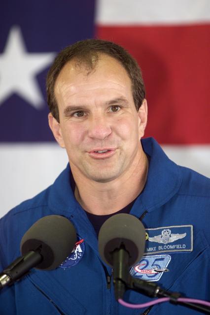 JSC2002-E-14067 (20 April 2002) --- Astronaut Michael J. Bloomfield, STS-110 mission commander, speaks from the lectern in Hangar 990 at Ellington Field during crew return ceremonies.