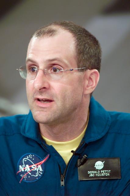 NASA image: STS-113 & Expedition Six preflight press conference