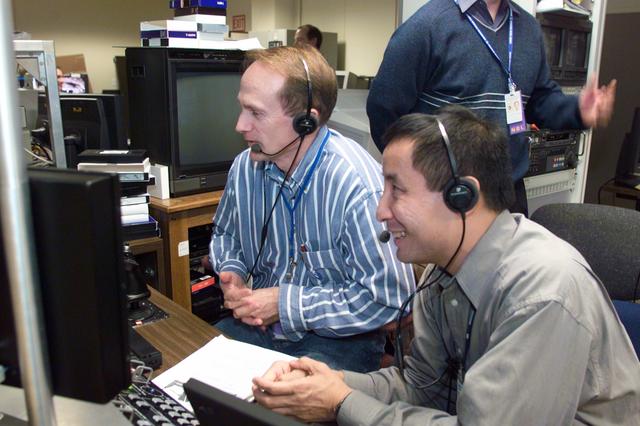 NASA image: STS-115 & Expedition 7 Preflight Training in VR Lab, Bldg. 9.