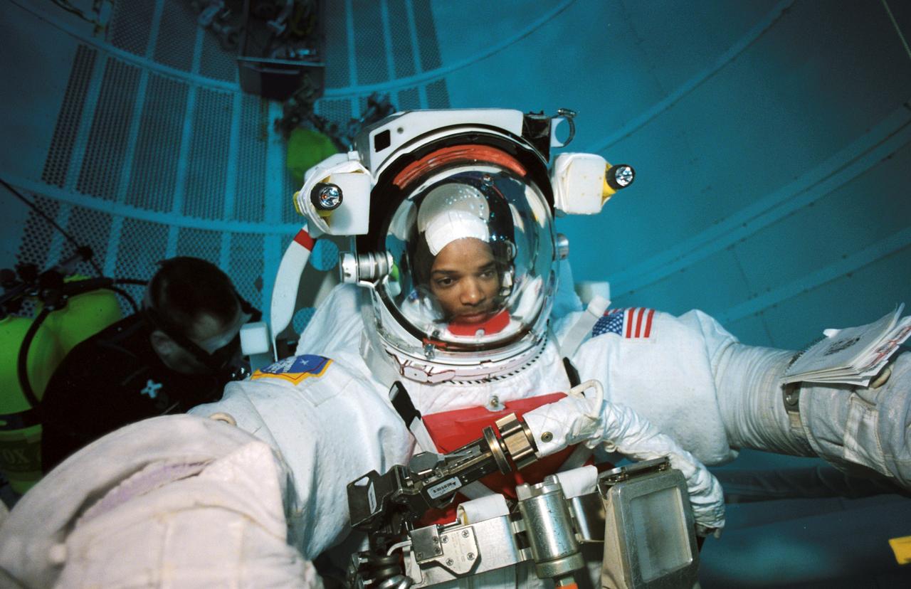 JSC2003-00013 (7 Jan. 2003) --- Astronaut Robert L. Curbeam, Jr., STS-116 mission specialist, wearing a training version of the Extravehicular Mobility Unit (EMU) spacesuit, participates in an underwater simulation of extravehicular activity (EVA) scheduled for the 19th shuttle mission to the International Space Station (ISS). Curbeam was joined by astronaut Christer Fuglesang (out of frame), mission specialist, for the simulation, conducted in the Neutral Buoyancy Laboratory (NBL) near the Johnson Space Center. Fuglesang represents the European Space Agency (ESA).