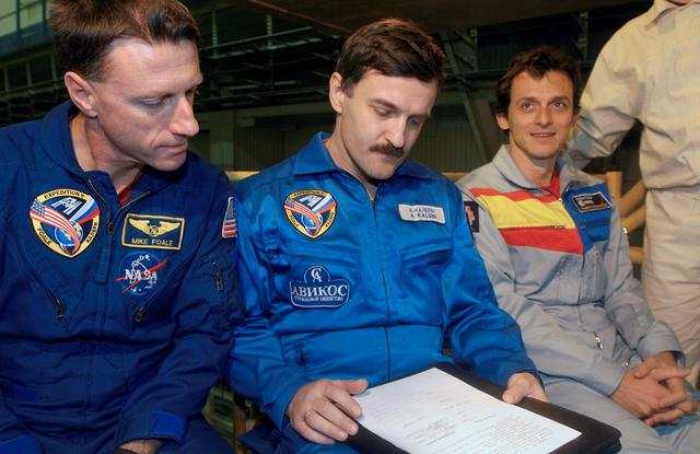 NASA image: Expedition 8 crewmembers attend pre-launch inspection briefing at Baikonur