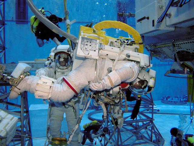 NASA image: NBL Underwater Photography of STS-114 Crew Training