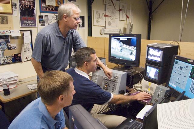 NASA image: STS-115 Vitual Lab Training