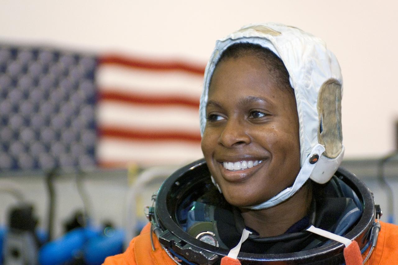 JSC2005-E-31247 (28 July 2005) --- Astronaut Joan E. Higginbotham, STS-116 mission specialist, attired in a training version of the shuttle launch and entry suit, awaits the start of an emergency egress training session in the Neutral Buoyancy Laboratory (NBL) near the Johnson Space Center (JSC).