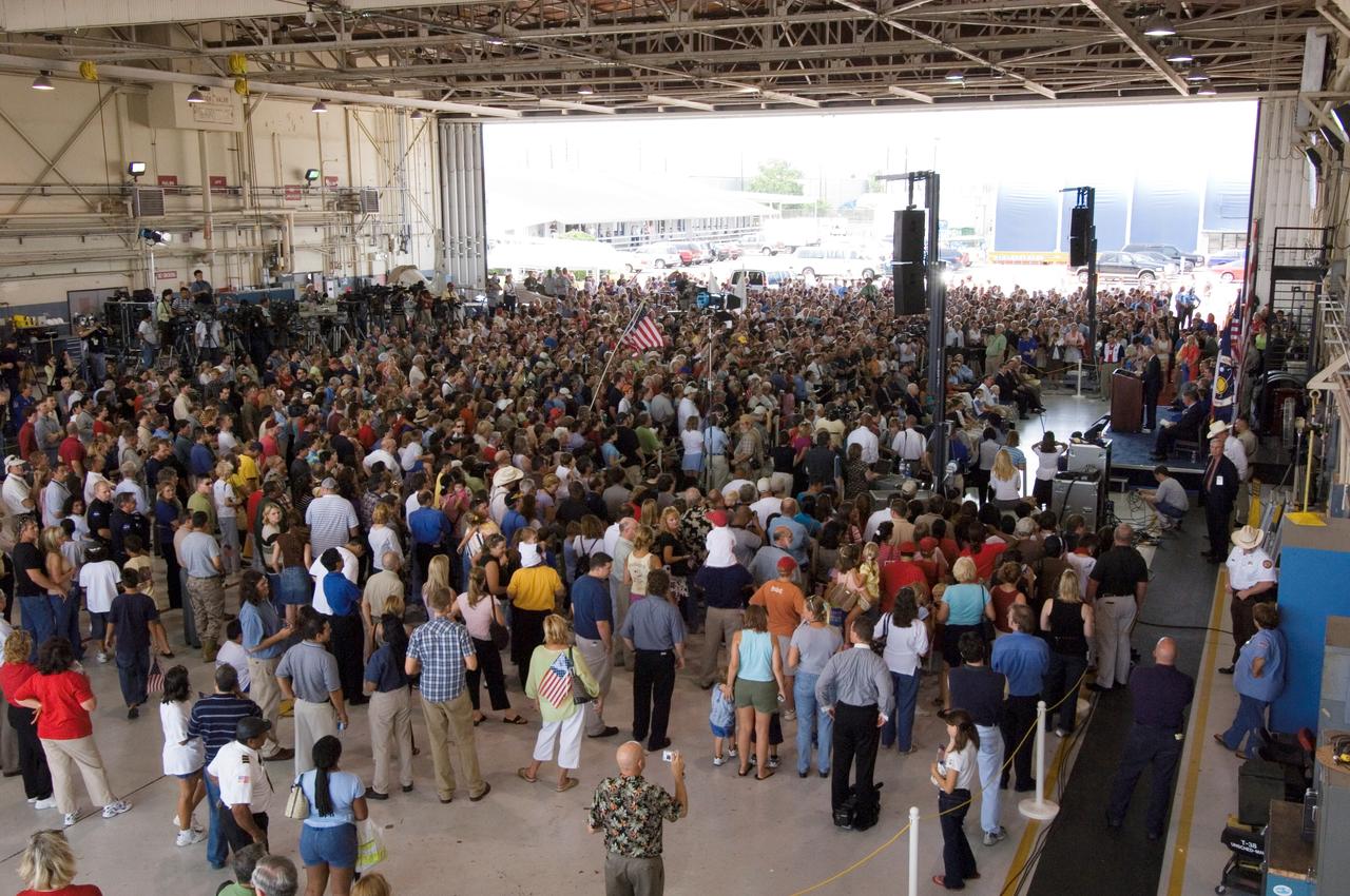 JSC2005-E-33361 (10 August 2005) --- A large crowd gathers in Ellington Field’s Hangar 276 near Johnson Space Center (JSC) during the STS-114 crew return ceremonies.