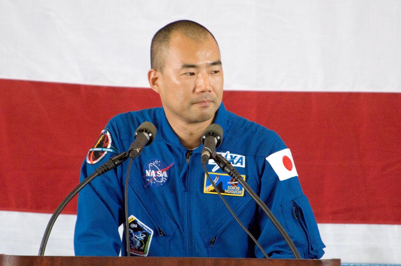 JSC2005-E-33421 (10 August 2005) --- Astronaut Soichi Noguchi, STS-114 mission specialist representing Japan Aerospace Exploration Agency (JAXA), addresses a crowd on hand at Ellington Field’s Hangar 276 near Johnson Space Center (JSC) during the STS-114 crew return ceremonies.