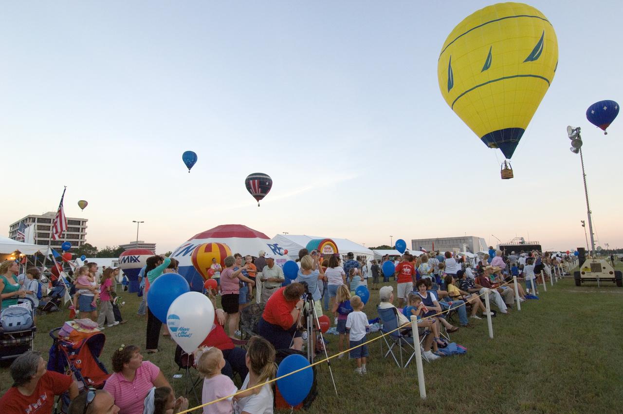 Images from the 2005 Ballunar Liftoff Festival, August 26 and 27, 2005. View of balloons in the air over the Festival.