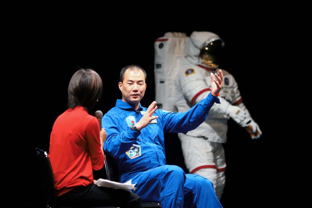 JSC2005-E-40330 (1 October 2005) --- Japanese Aerospace Exploration Agency (JAXA) astronaut Soichi Noguchi discusses his flight on the mission that returned the Space Shuttle to flight earlier this year with members of the public in Tokyo, Japan, on Oct. 1. Noguchi and the rest of the crew of Discovery for STS-114 visited Japan as guests of JAXA and participated in a variety of public events. Photo Credit: Japan Aerospace Exploration Agency