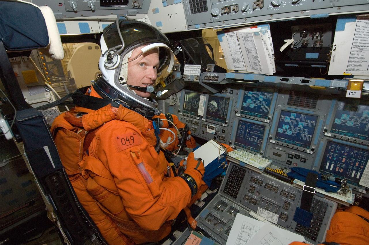 JSC2005-E-47408 (12 Dec. 2005) --- Astronaut Brent W. Jett Jr., STS-115 commander, attired in a training version of the shuttle launch and entry suit, occupies the commander&#0146;s station in one of the full-scale trainers during a post insertion training session in the Space Vehicle Mockup Facility at the Johnson Space Center.