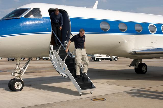 NASA image: Exp. 12 Crew Return at Ellington Field
