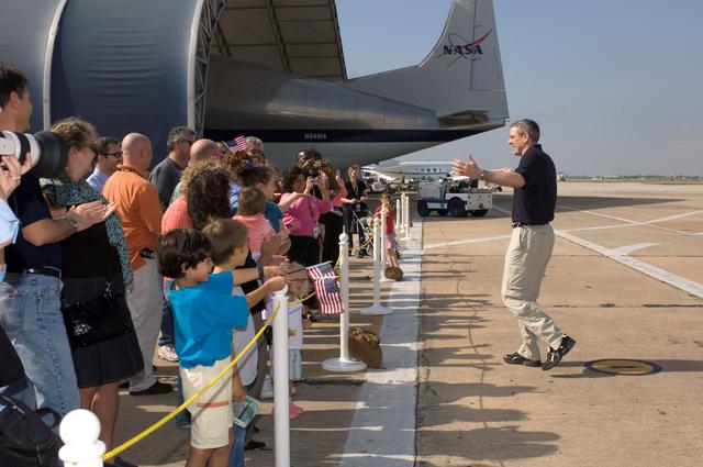 NASA image: Exp. 12 Crew Return at Ellington Field